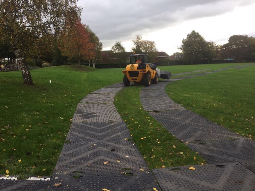 a wheel loader driving on a temporary Euromats twin trackway